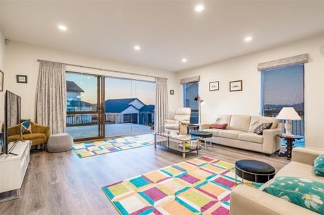 Photo of property in 29 Resolution Drive, Gulf Harbour, Whangaparaoa, 0930