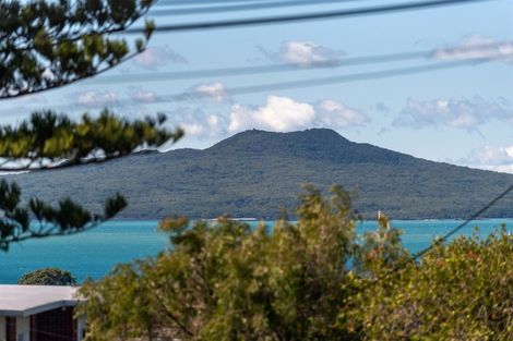 Photo of property in 1/16 Rangitoto Terrace, Milford, Auckland, 0620