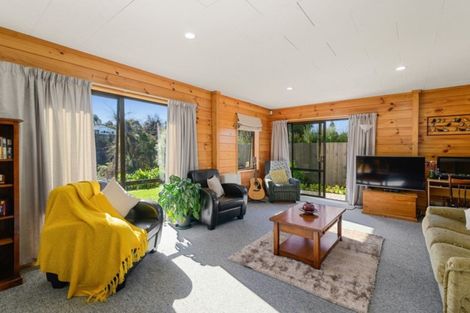 Photo of property in 10 Heaphy Place, Pukehangi, Rotorua, 3015