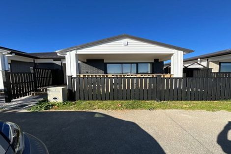Photo of property in 16 Auranga Drive, Karaka, Papakura, 2113
