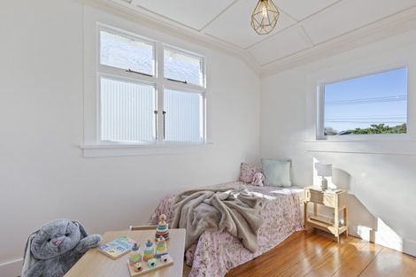 Photo of property in 16 Bulteel Street, New Plymouth, 4310
