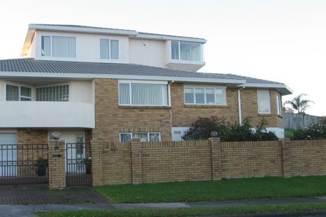 Photo of property in 1 Glucina Avenue, West Harbour, Auckland, 0618