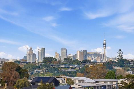 Photo of property in 2a Rangitoto Terrace, Milford, Auckland, 0620