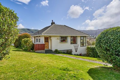 Photo of property in 2 Ryan Grove, Tawa, Wellington, 5028