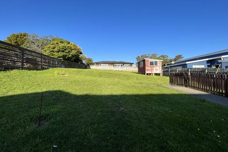 Photo of property in 8 Warrington Grove, Newlands, Wellington, 6037