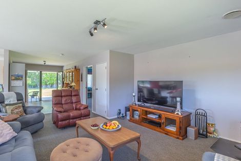 Photo of property in 59 Avenue North Road, Levin, 5510