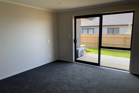 Photo of property in 8 Dida Park Drive, Kumeu, 0810