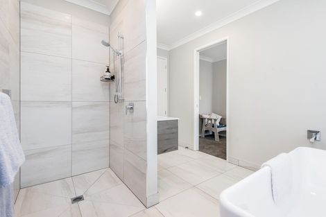 Photo of property in 43 Torkar Road, Clarks Beach, 2122