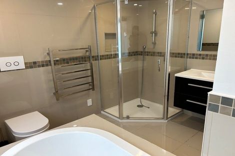 Photo of property in 5 Lynn Road, Bayview, Auckland, 0629