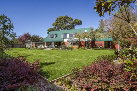 Photo of property in 12 Harrod Place, Rangiora, 7400