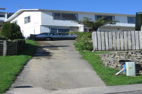 Photo of property in 9b Pimlico Place, Newlands, Wellington, 6037