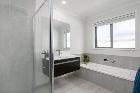 Photo of property in 5 Livingstone Drive, Papamoa Beach, Papamoa, 3118