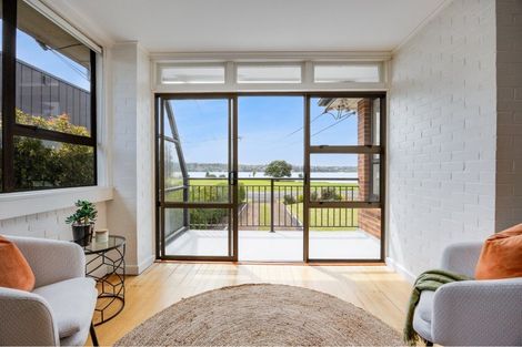 Photo of property in 65 Kiwi Esplanade, Mangere Bridge, Auckland, 2022