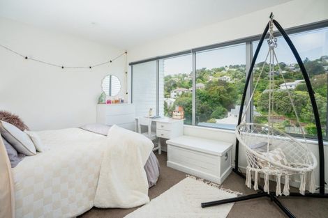 Photo of property in 11 Tiketike Way, Brooklyn, Wellington, 6021