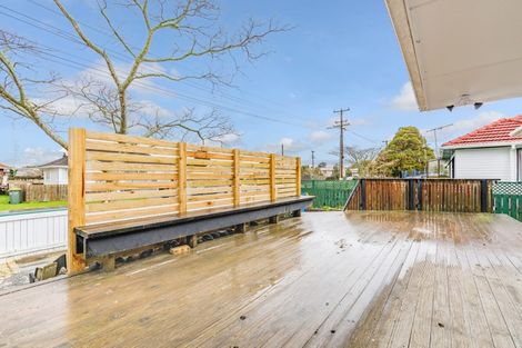 Photo of property in 8 Kiernan Place, Kelston, Auckland, 0602