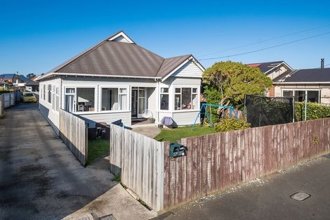 Photo of property in 63a Royal Crescent, Saint Kilda, Dunedin, 9012