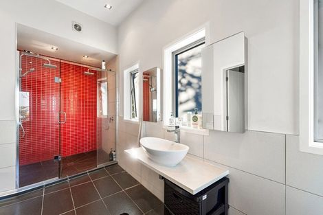 Photo of property in 30c Wade River Road, Stanmore Bay, Whangaparaoa, 0932