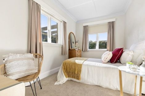 Photo of property in 242 The Parade, Island Bay, Wellington, 6023