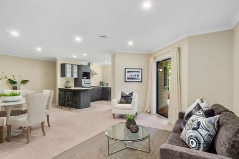 Photo of property in 6 English Oak Drive, Schnapper Rock, Auckland, 0632