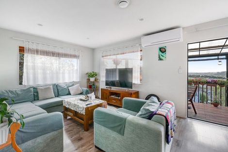 Photo of property in 1/21 Jumento Place, Unsworth Heights, Auckland, 0632