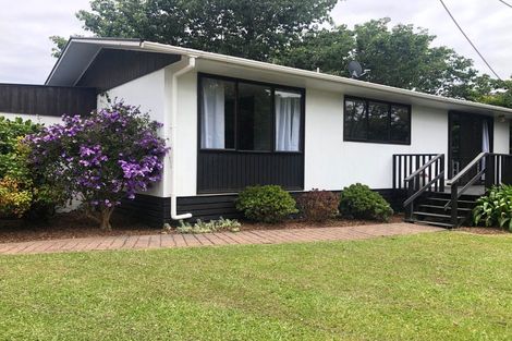 Photo of property in 2/5 Compass Place, Te Atatu Peninsula, Auckland, 0610