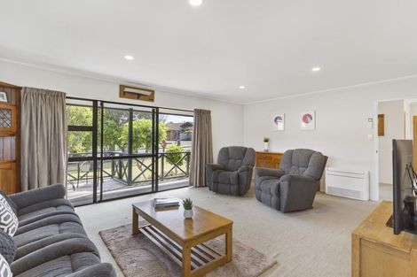 Photo of property in 6 Channing Crescent, Botany Downs, Auckland, 2010