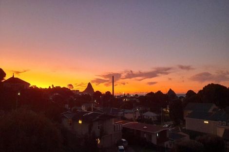 Photo of property in 2/422 Devon Street West, Lynmouth, New Plymouth, 4310