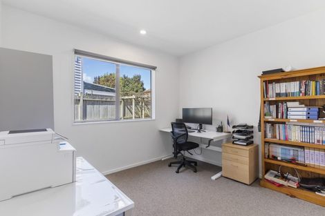 Photo of property in 12a Blakeborough Drive, Forrest Hill, Auckland, 0620