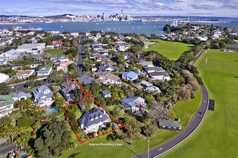 Photo of property in 48a Waterview Road, Stanley Point, Auckland, 0624