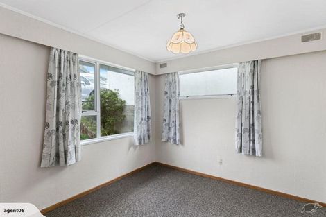 Photo of property in 28-28b Jane Grove, Paparangi, Wellington, 6037