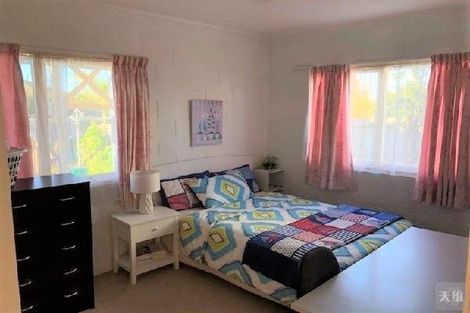 Photo of property in 21 Chatswood Grove, Chatswood, Auckland, 0626