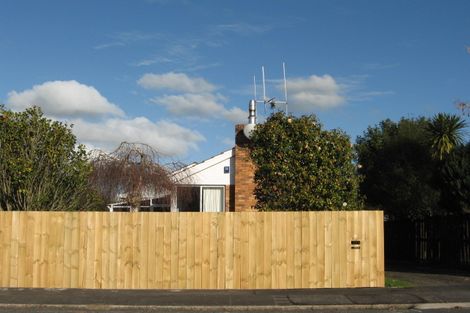 Photo of property in 2 Griffiths Place, Claudelands, Hamilton, 3214