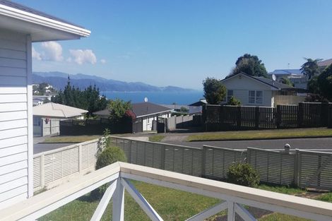 Photo of property in 5 Cypress Drive, Maungaraki, Lower Hutt, 5010