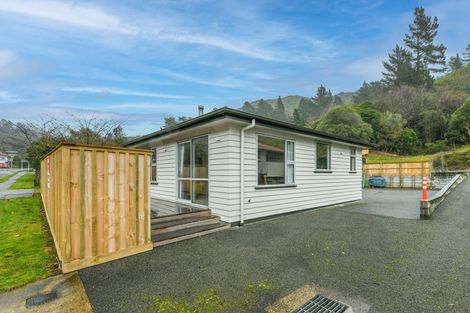 Photo of property in 53 Wairau Road, Picton, 7220