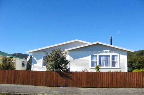 Photo of property in 25 Milton Road, Greymouth, 7805