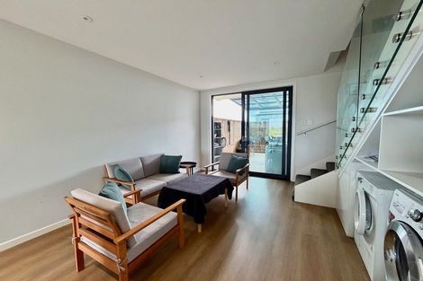 Photo of property in 39 Otuwairoa Esplanade, Opaheke, Papakura, 2113