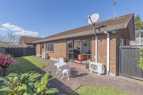 Photo of property in 2/10 Great South Road, Papakura, 2110