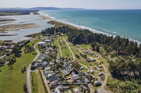 Photo of property in 5 Beach Crescent, Waikuku Beach, 7473