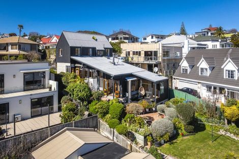 Photo of property in 34 Roslyn Road, Bluff Hill, Napier, 4110