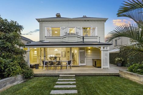 Photo of property in 3 Kerr Street, Devonport, Auckland, 0624