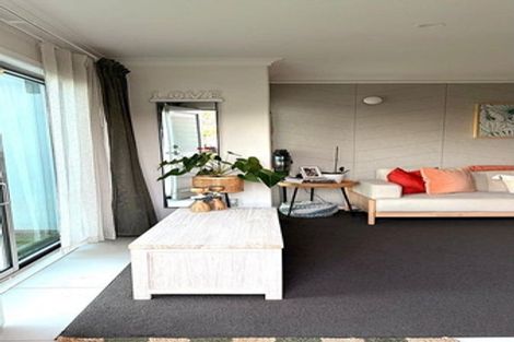 Photo of property in 25 Bejoy Rise, East Tamaki Heights, Auckland, 2016