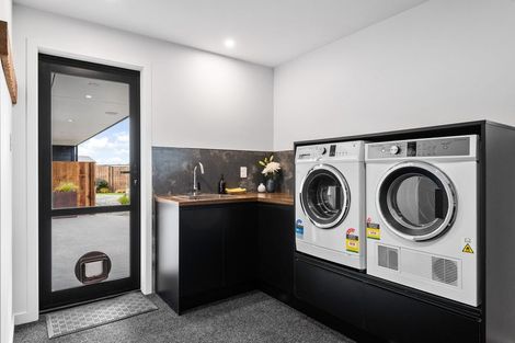 Photo of property in 10 Franks Place, Outram, 9019