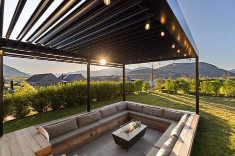 Photo of property in 2 Wanderer Lane, Jacks Point, Queenstown, 9371