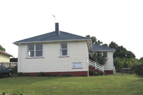 Photo of property in 16 Clairville Crescent, Wai O Taiki Bay, Auckland, 1072