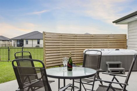 Photo of property in 101 Te Kio Crescent, Papamoa Beach, Papamoa, 3118