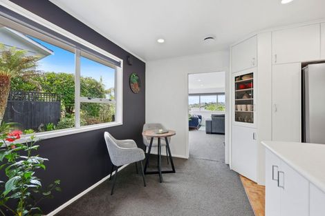 Photo of property in 16 Judkins Crescent, Cockle Bay, Auckland, 2014