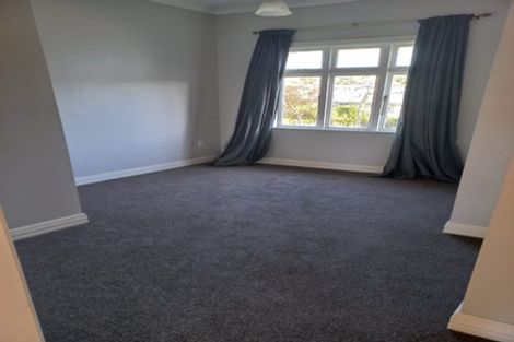 Photo of property in 7 Griffiths Grove, Newlands, Wellington, 6037