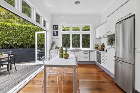 Photo of property in 5a Fortunatus Street, Brooklyn, Wellington, 6021