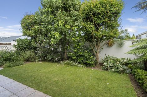 Photo of property in 480c Devonport Road, Tauranga South, Tauranga, 3112