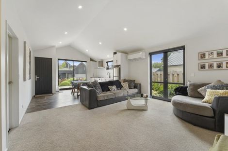 Photo of property in 22 Huxley Place, Lake Hayes, Queenstown, 9304